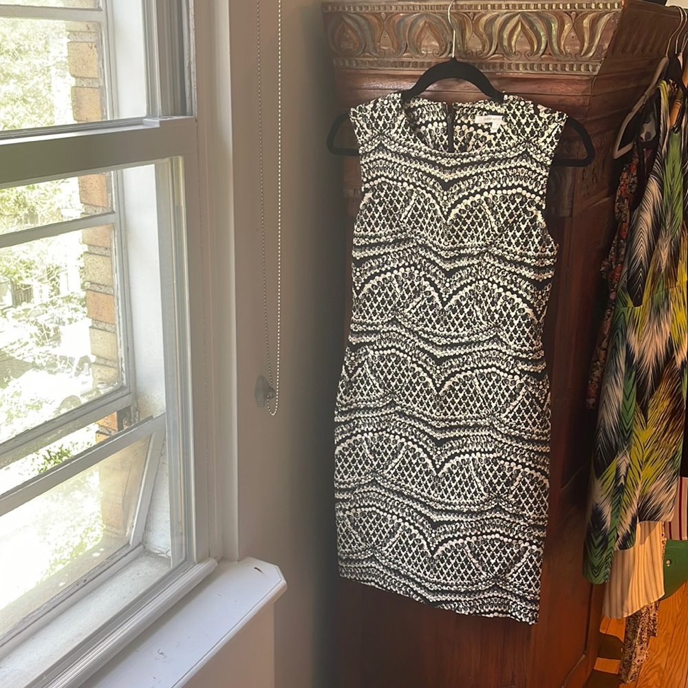 Diane von furstenberg beautiful dress, black and white, size 4